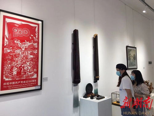 100件精品献礼党的百年华诞 岳阳市民间工艺美术作品展开幕